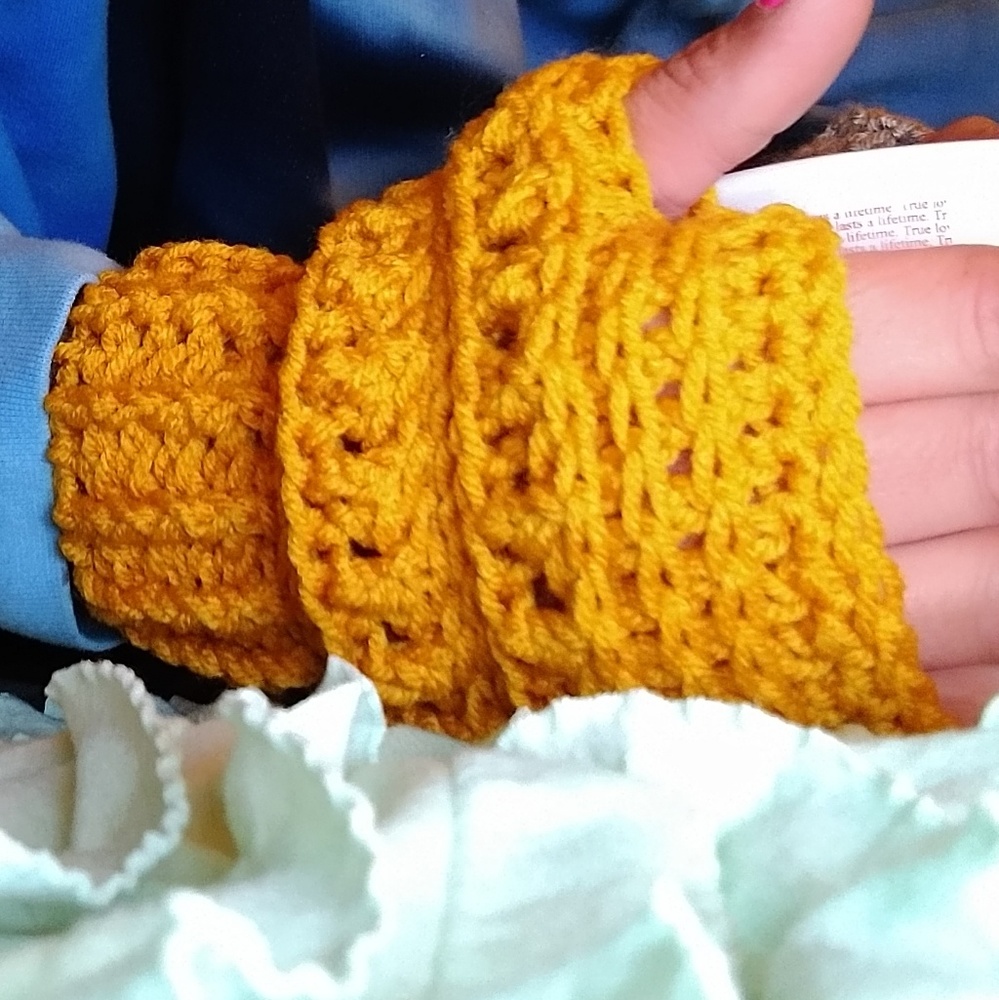 Ana Fingerless gloves one-size-fits-most